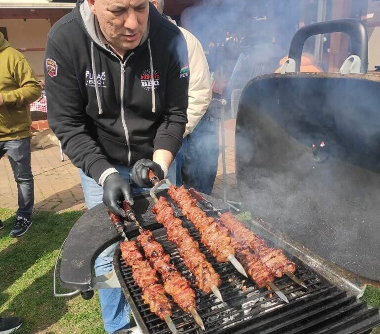 A hétvégi ópusztaszeri BBQ és Grill Élménynap emlékeit válogatjuk, de nincs könnyű dolgunk!